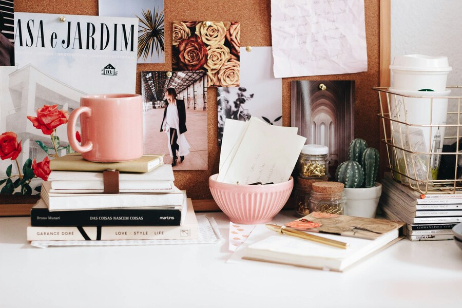 How to decorate your work desk at home